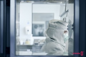 Com que frequência são analisadas as amostras criopreservadas?